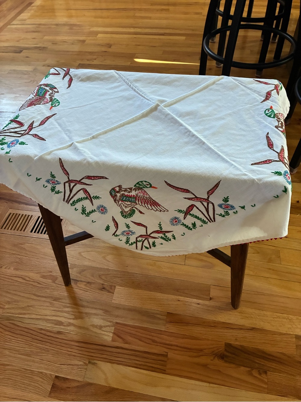 Embroidered White Cotton Tablecloth Green/Red Bird Motif W/ Red Bric a Brac Trim